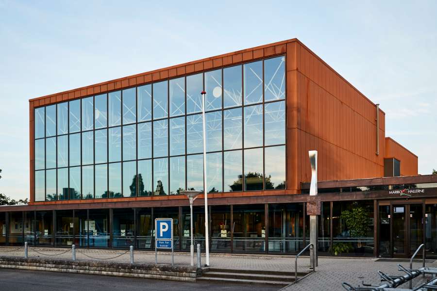 Schöne Fassadenkassetten aus Cortenstahl, Maribo Svømmehal, Ved Stadion 4, 4930 Maribo